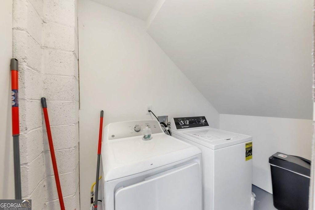 243 Georgia Avenue N - Photo 8