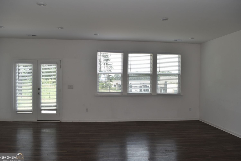 190 Mission Boulevard - Photo 4