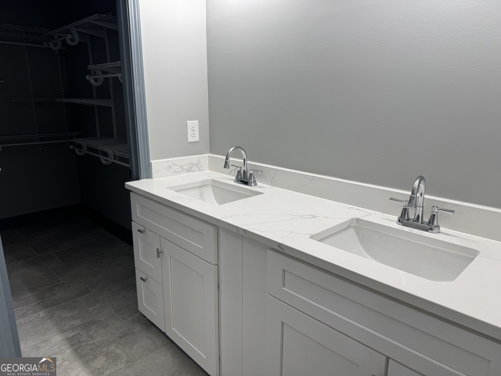 1555 W Poplar Street - Photo 4