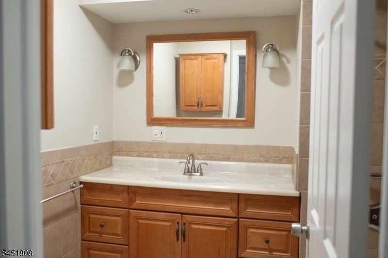 2484 Seymour Ave - Photo 18