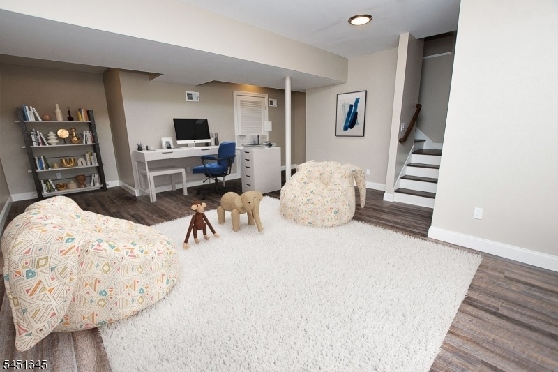 156 Broad St - Photo 3