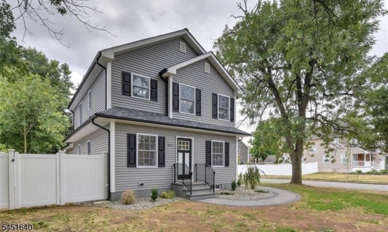 800 Drake Ave - Photo 1