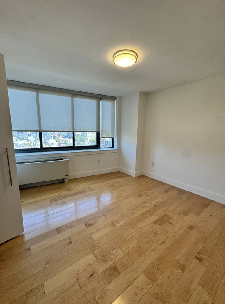  CENTER BLVD - LIC  - Photo 6