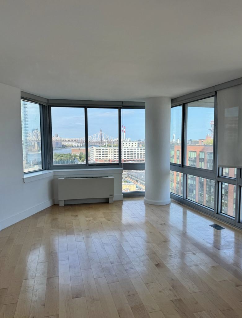  CENTER BLVD - LIC  - Photo 9