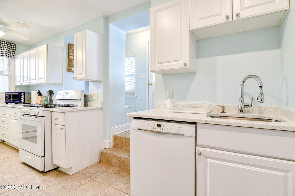 18 Abbott Avenue - Photo 10