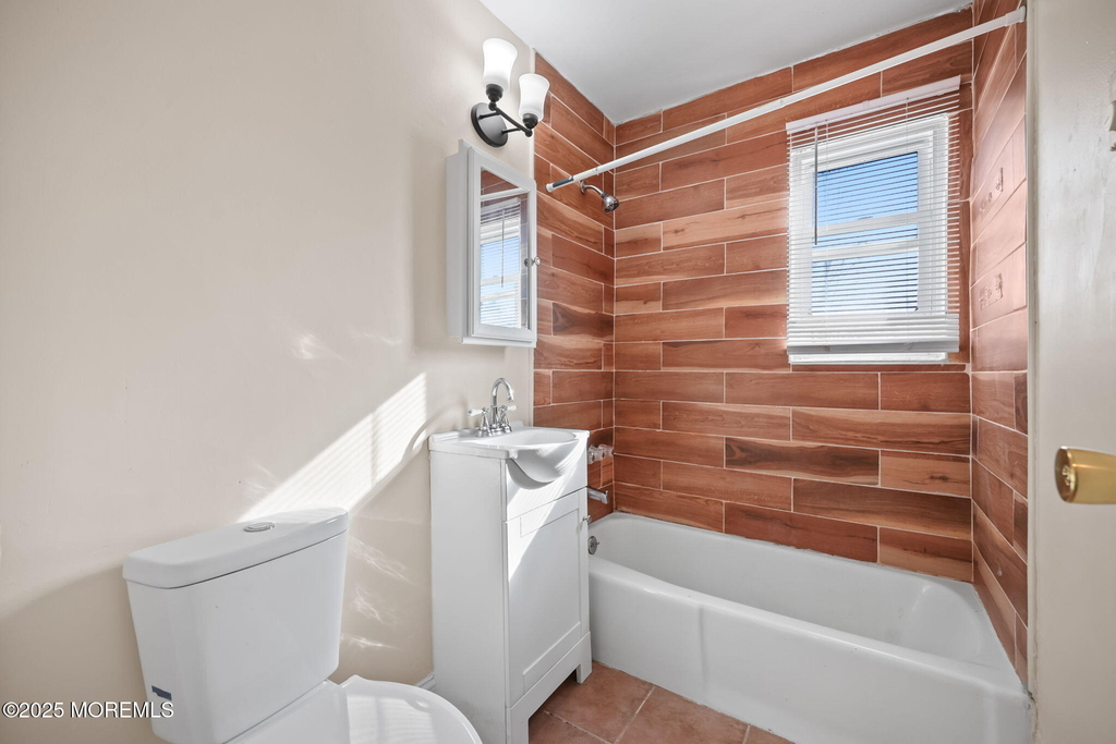 175 Buckelew Avenue - Photo 5
