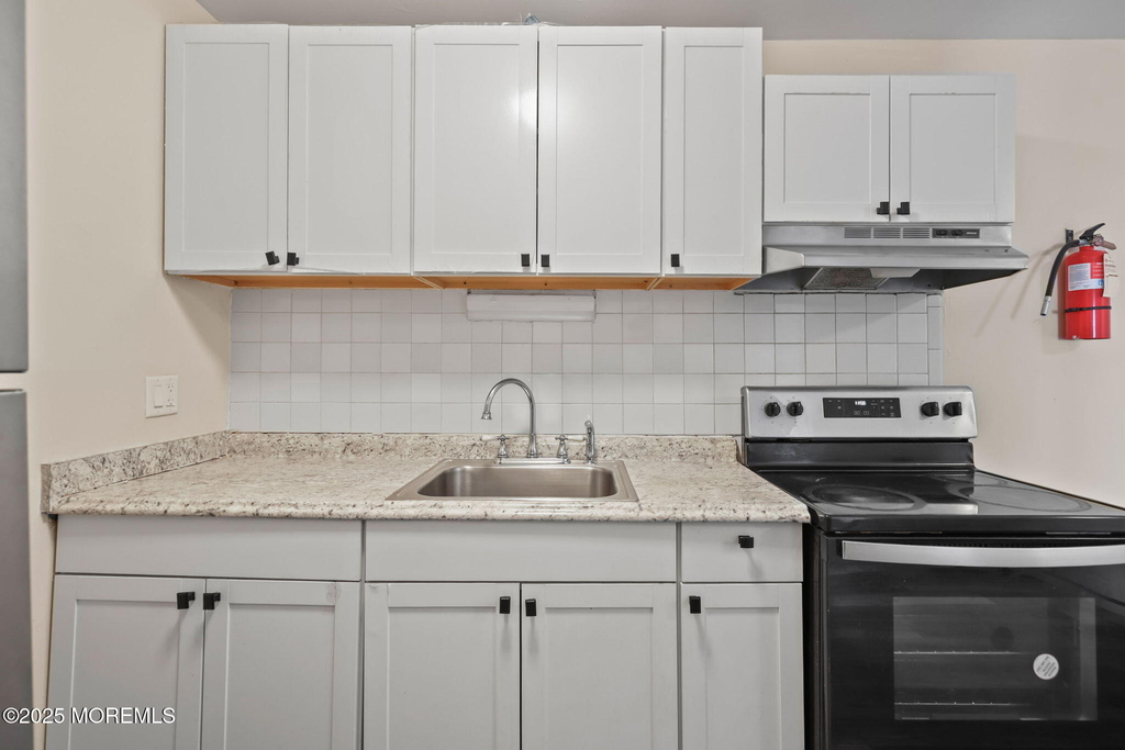 175 Buckelew Avenue - Photo 18