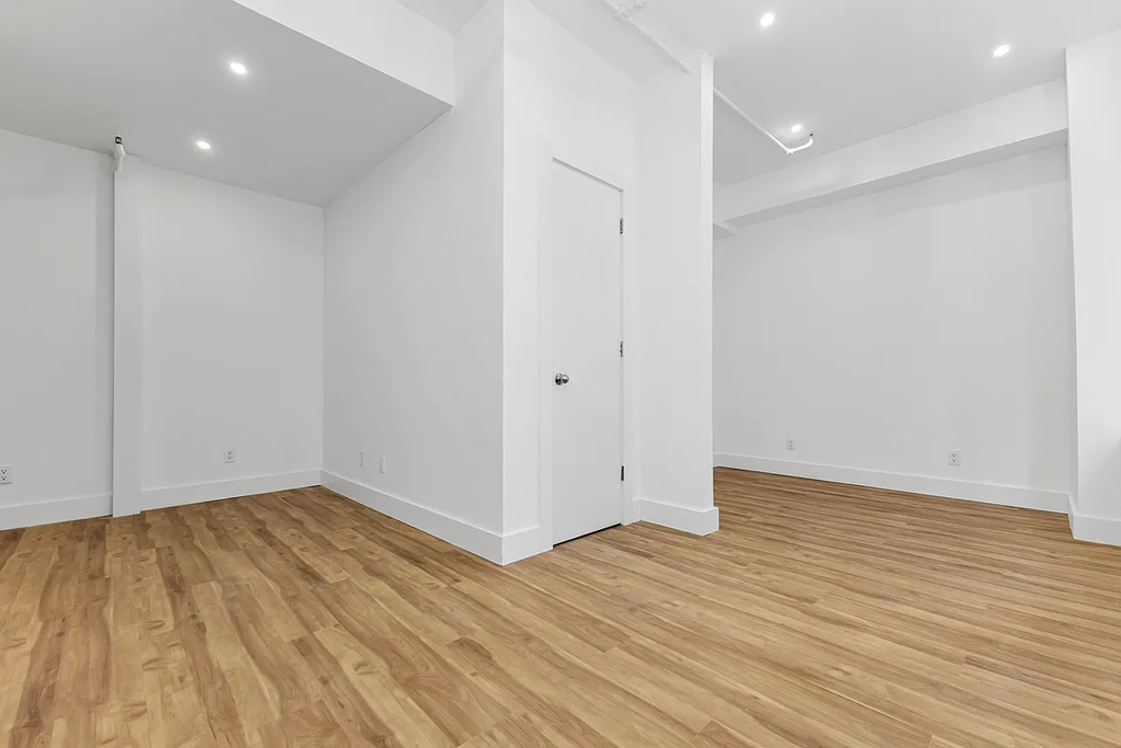248 West 35th Street - Photo 6