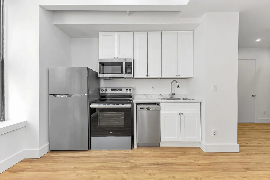 248 West 35th Street - Photo 4