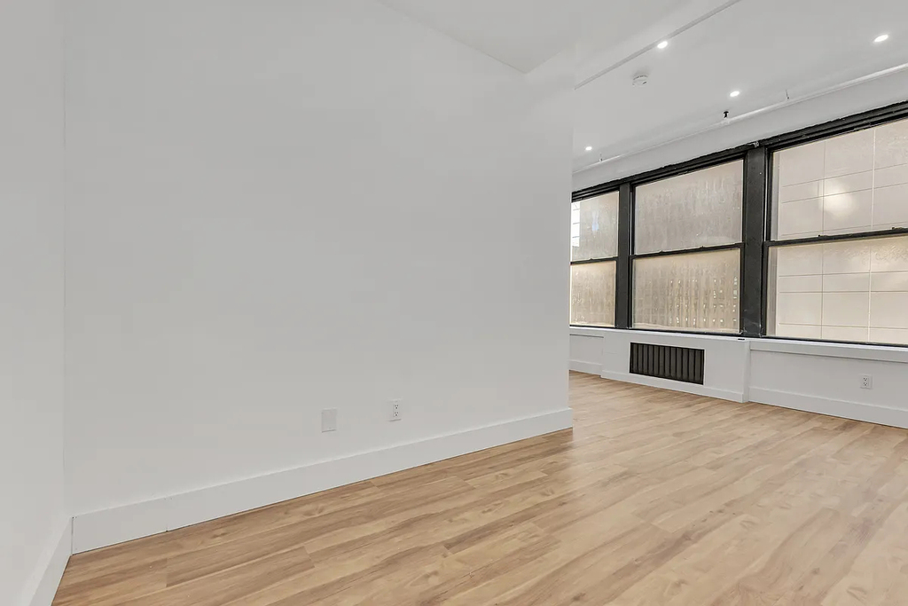 248 West 35th Street - Photo 2