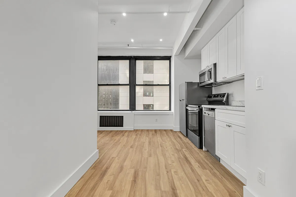 248 West 35th Street - Photo 3