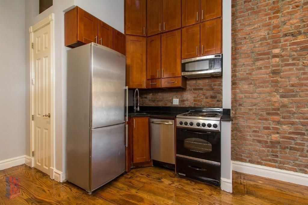 West 14 Street - Photo 1