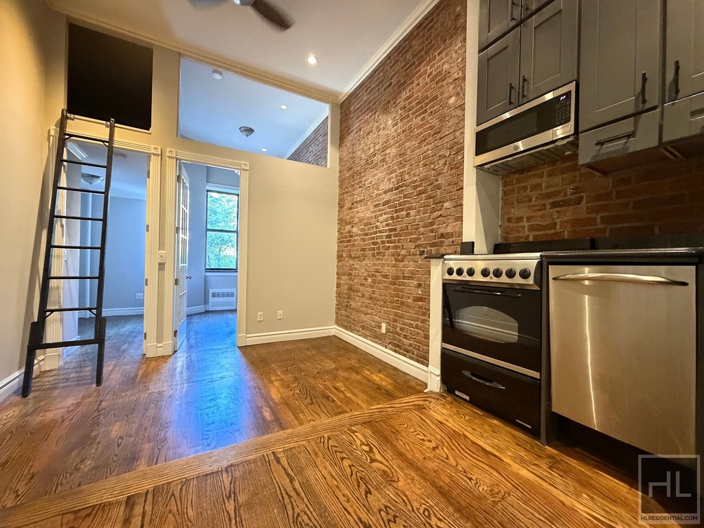 West 14 Street - Photo 0
