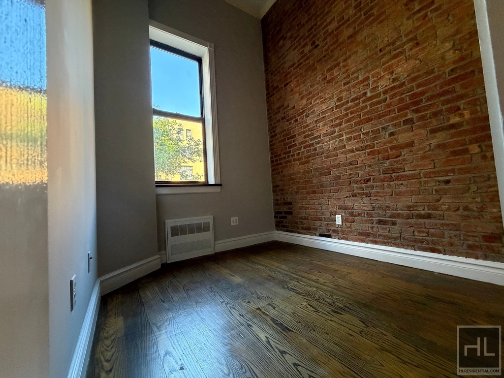 West 14 Street - Photo 3