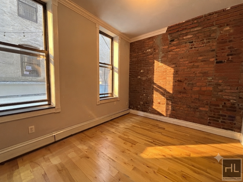Avenue B - Photo 5