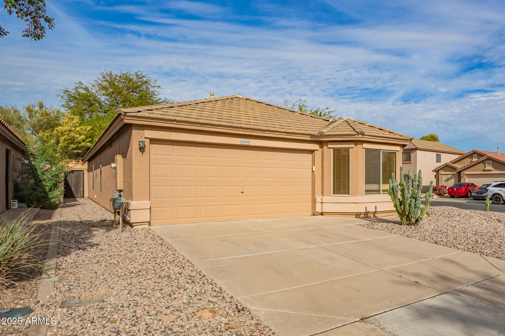 42346 W Sunland Drive - Photo 3