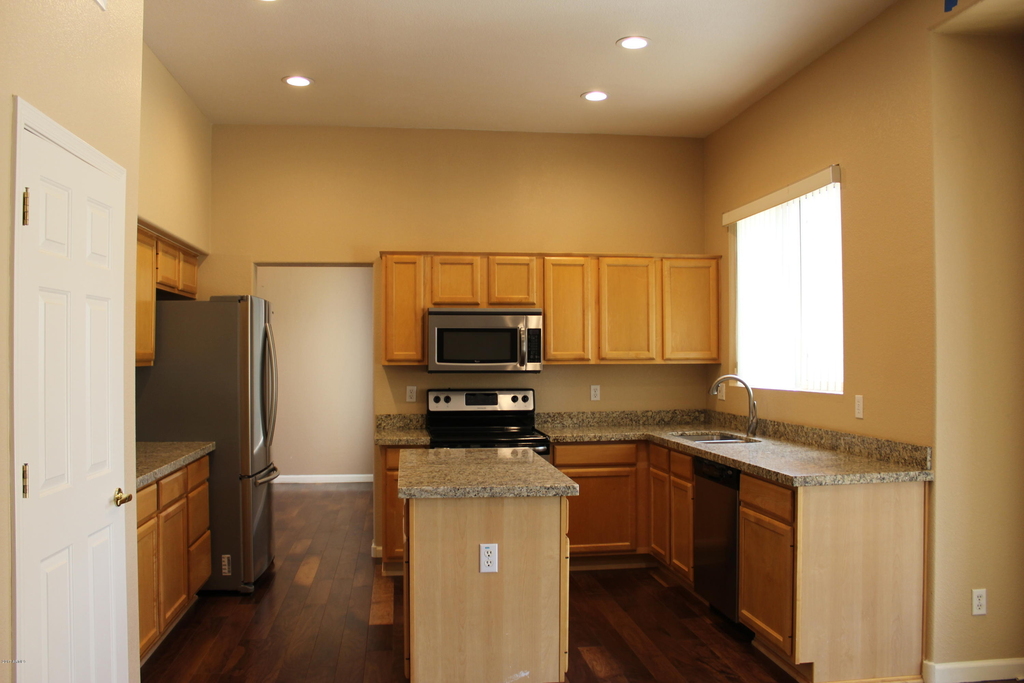 5435 W Buffalo Street - Photo 8