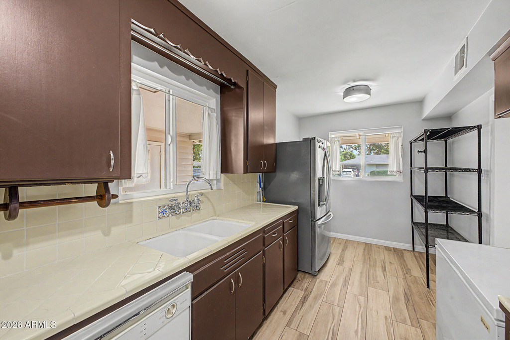 7801 N 17th Drive - Photo 4