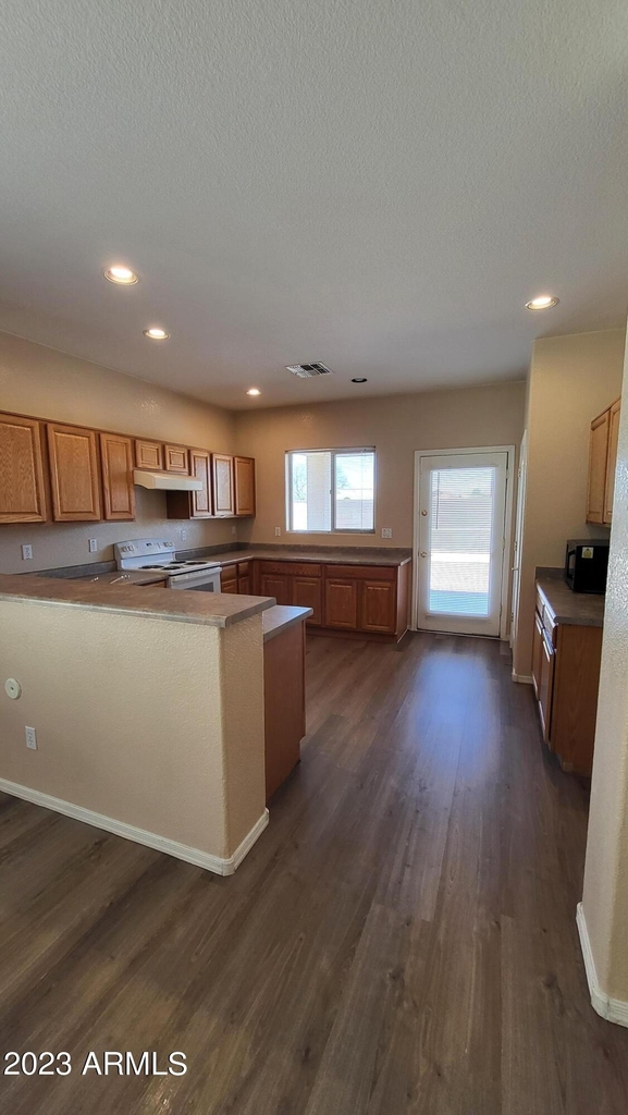 517 S 115th Drive - Photo 6