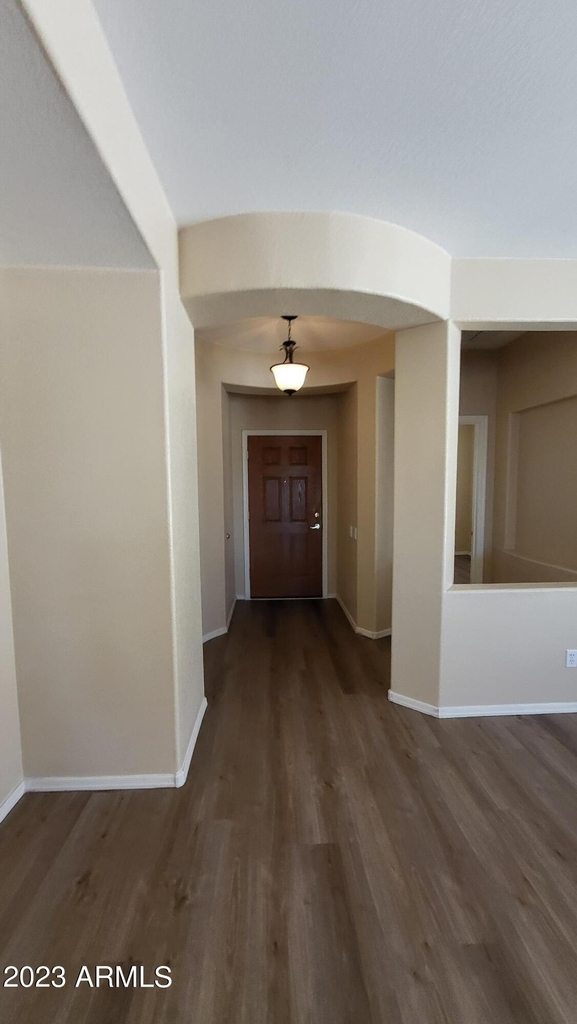 517 S 115th Drive - Photo 4