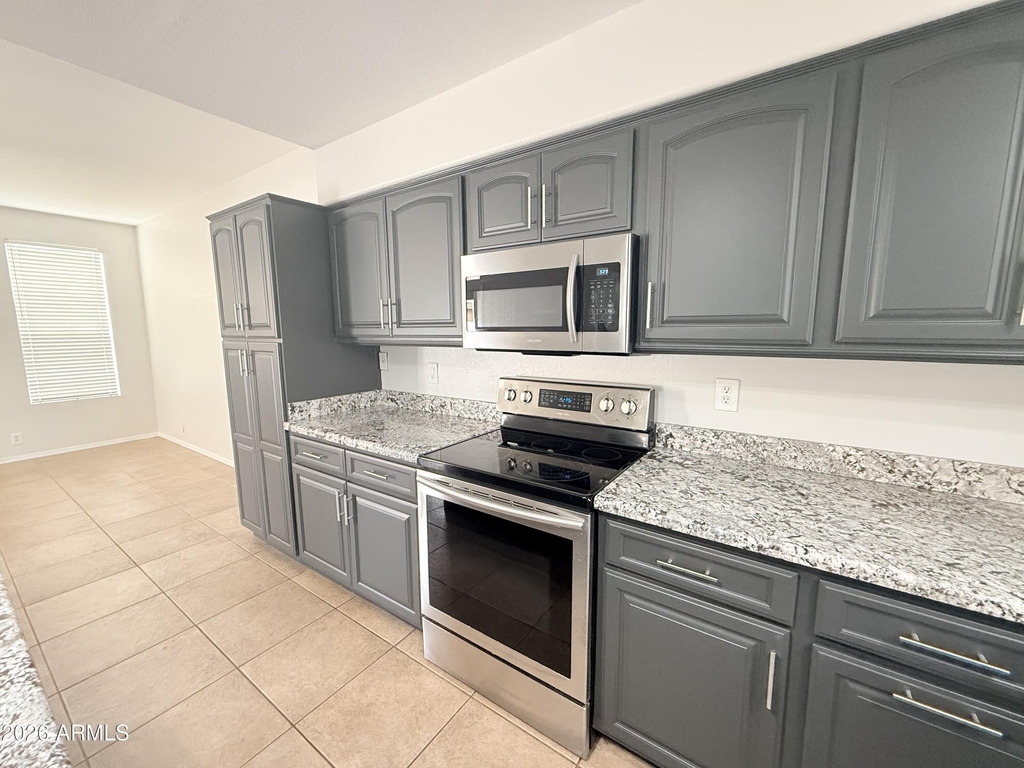 325 W Le Marche Avenue - Photo 3