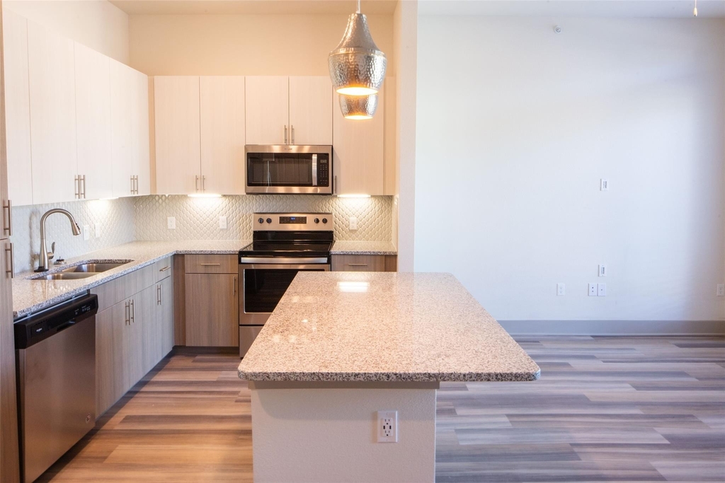 6000 Gaston Avenue - Photo 7