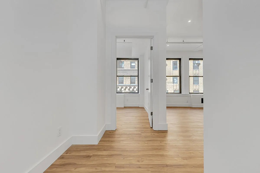 248 West 35th Street - Photo 4