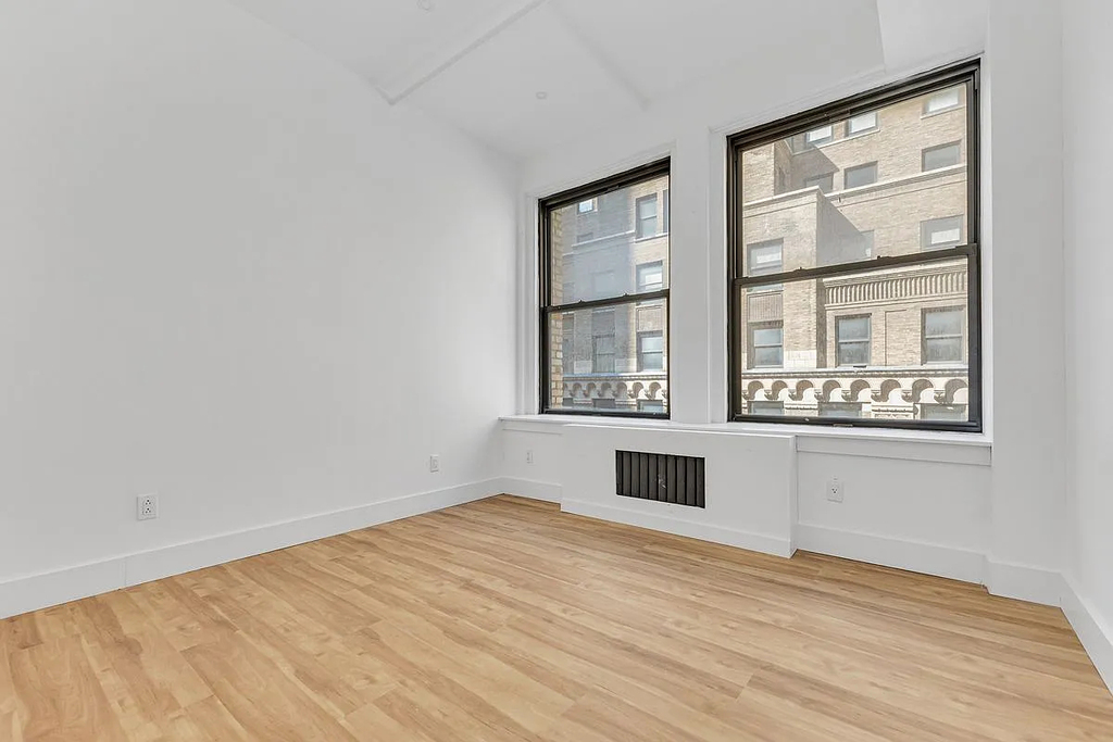 248 West 35th Street - Photo 3