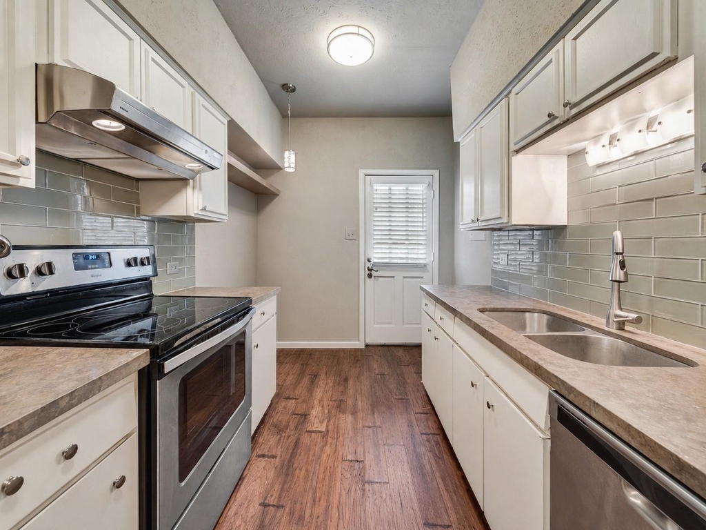 4349 Bellaire Drive S - Photo 6