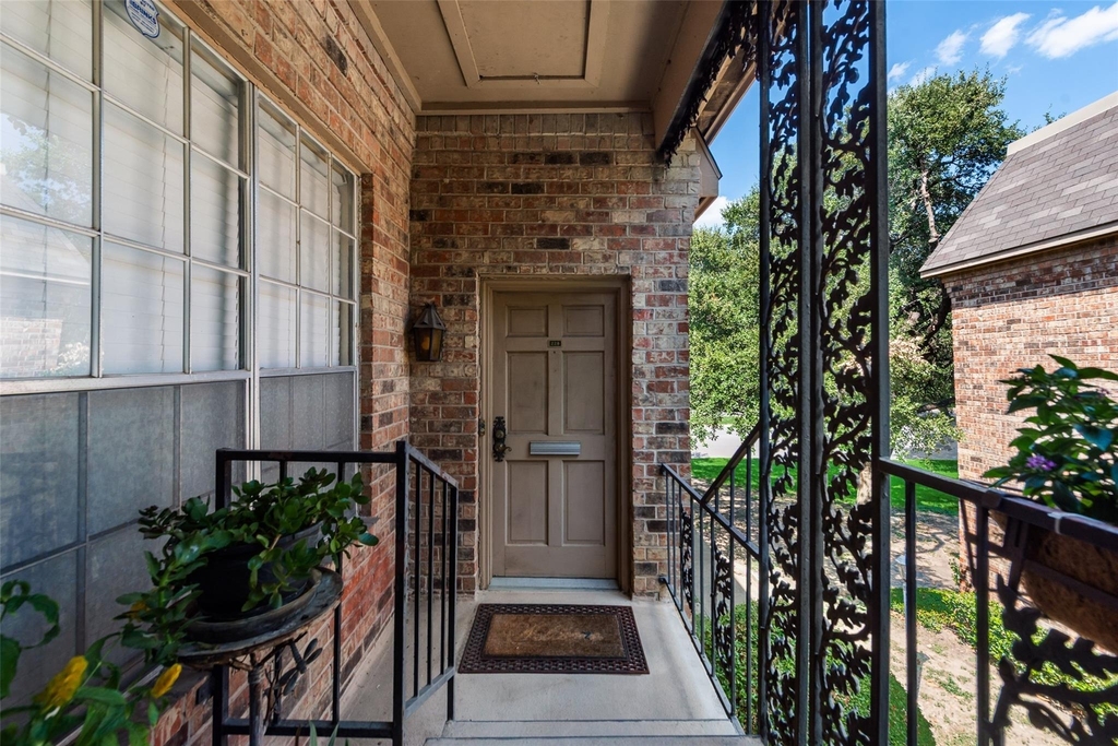 4349 Bellaire Drive S - Photo 3