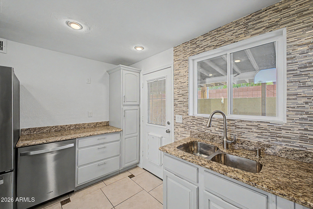 2225 E Catalina Drive - Photo 9