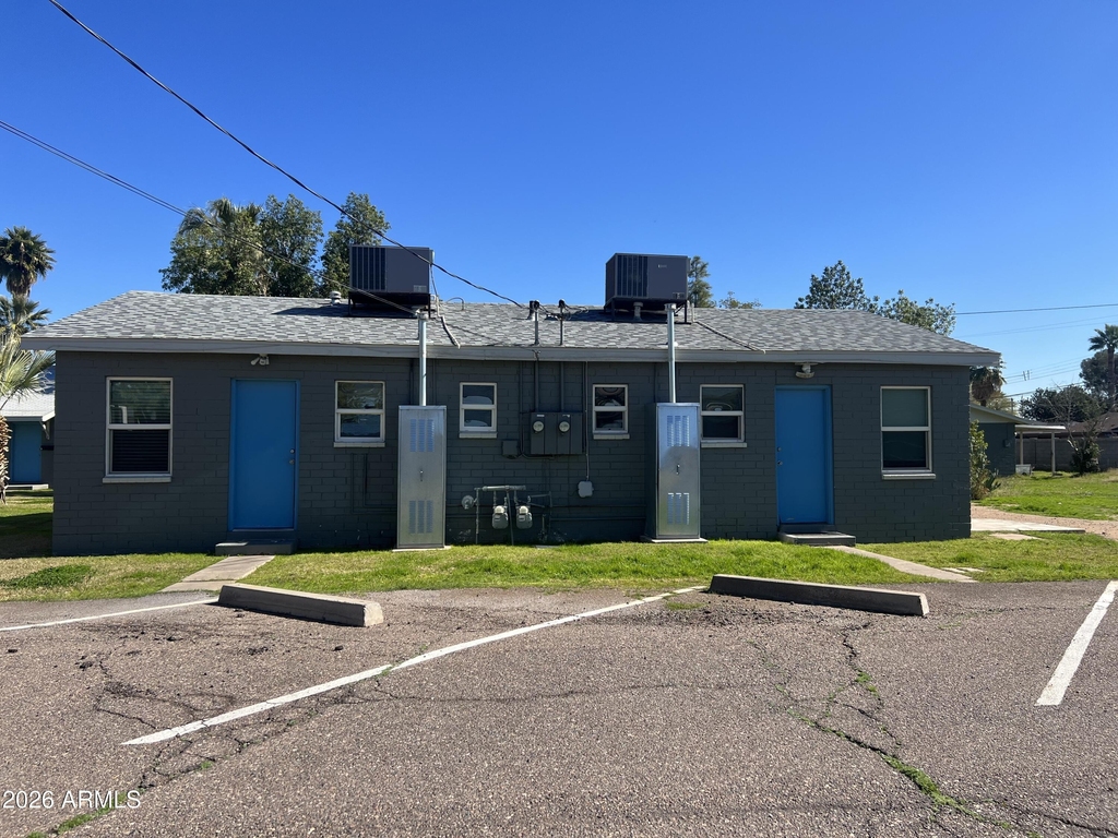 925 E Turney Avenue - Photo 1