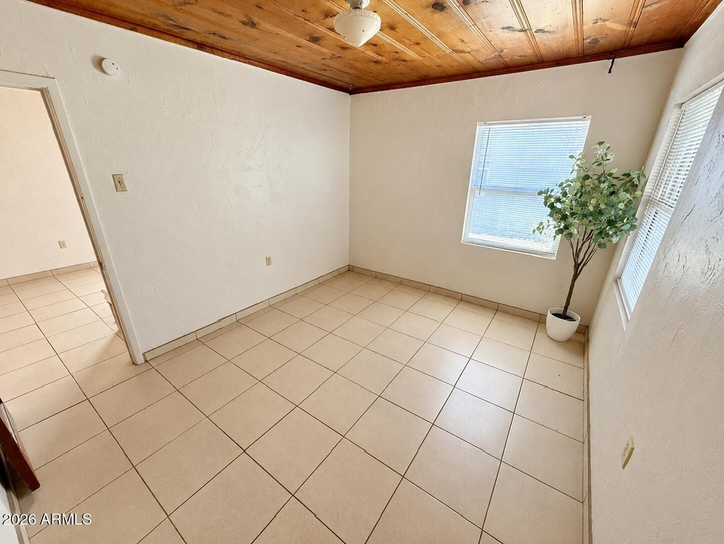 925 E Turney Avenue - Photo 37