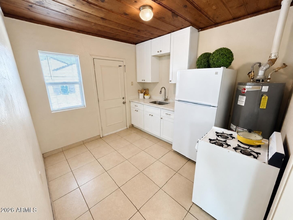 925 E Turney Avenue - Photo 29