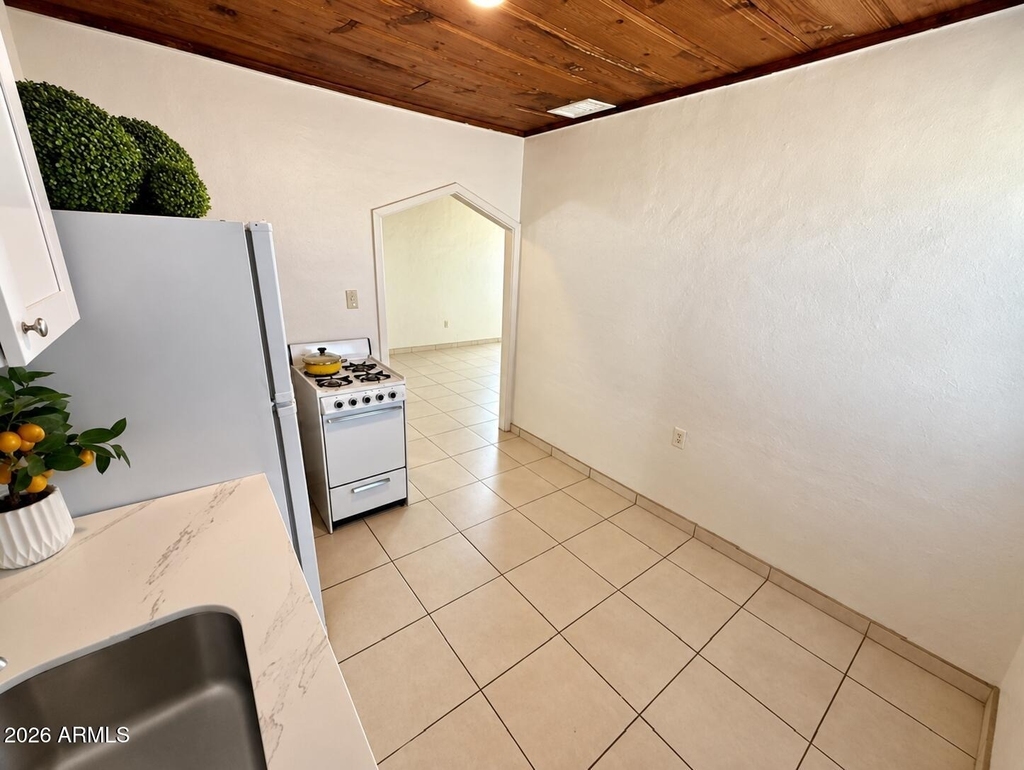 925 E Turney Avenue - Photo 32