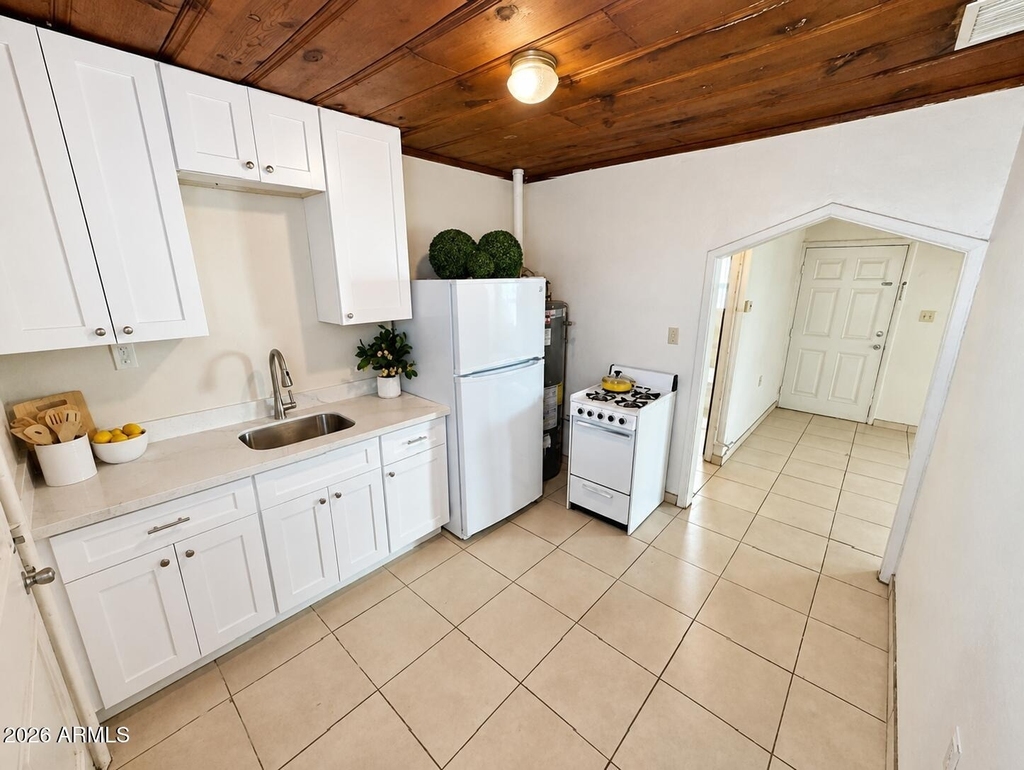 925 E Turney Avenue - Photo 33