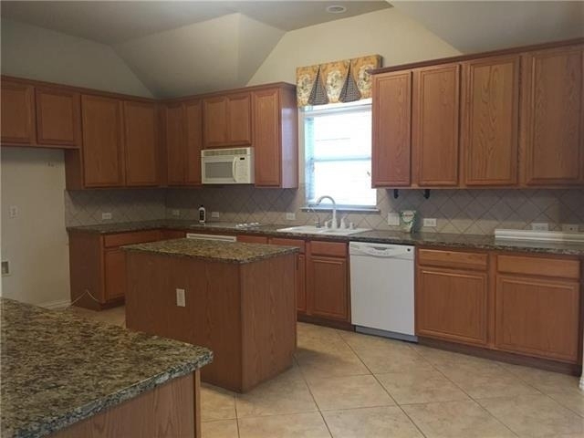 1004 Royal Oaks Drive - Photo 4