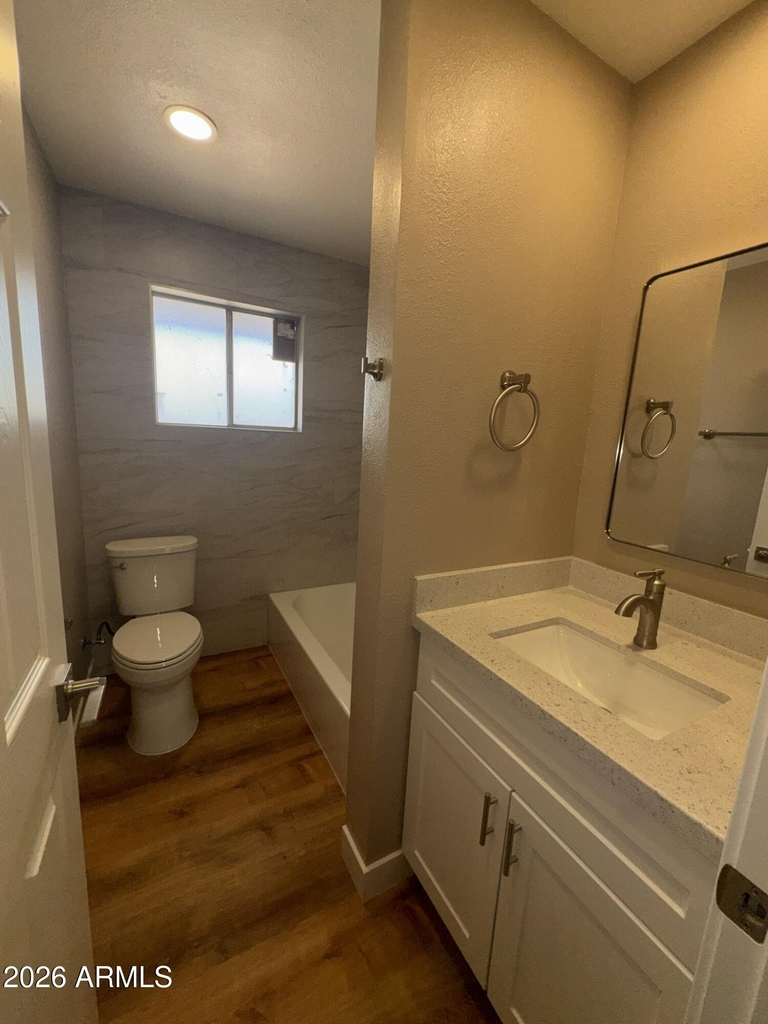 493 E Erie Street - Photo 4
