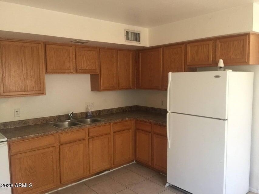1233 E Henry Street - Photo 1