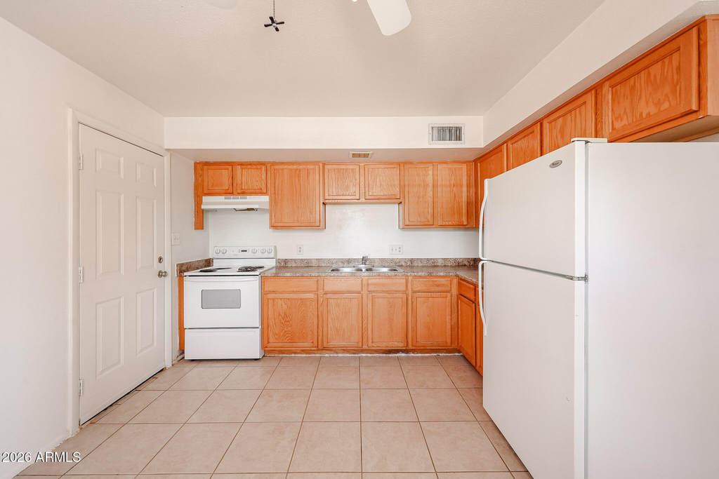 1233 E Henry Street - Photo 19