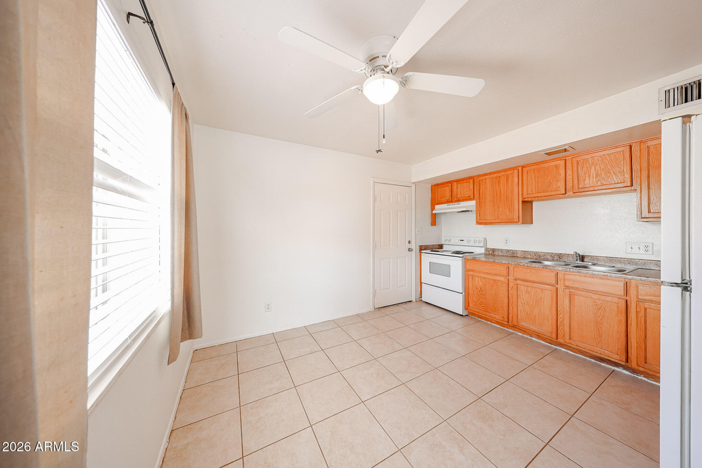 1233 E Henry Street - Photo 22