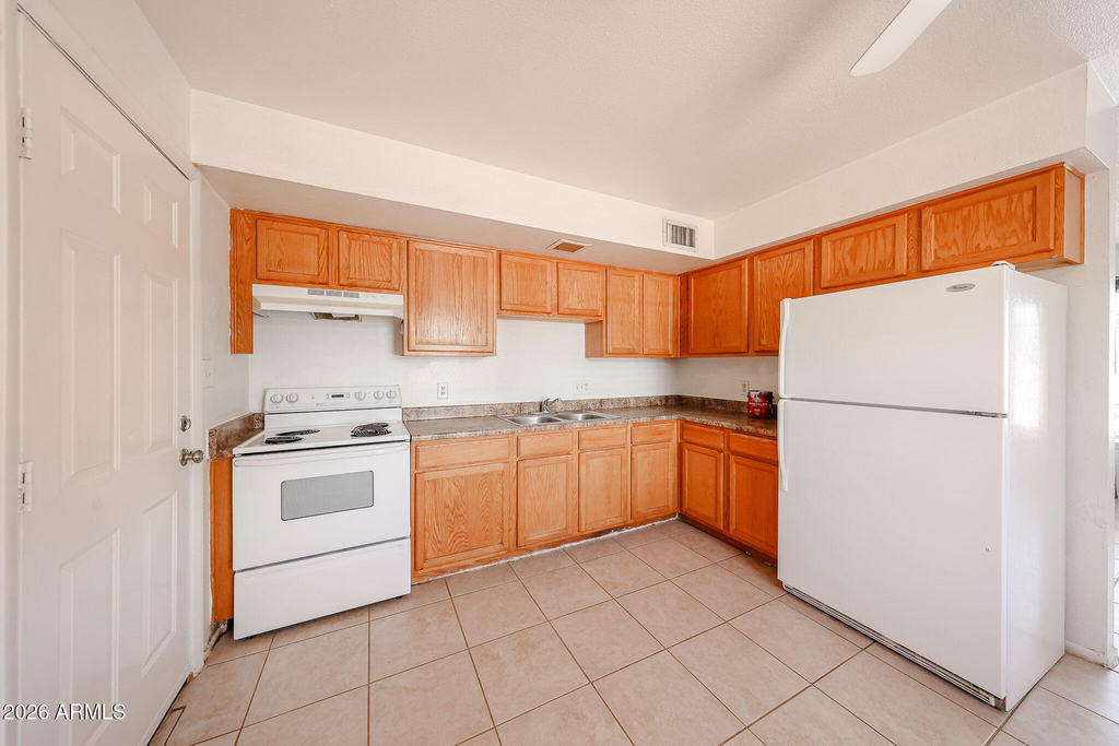 1233 E Henry Street - Photo 20