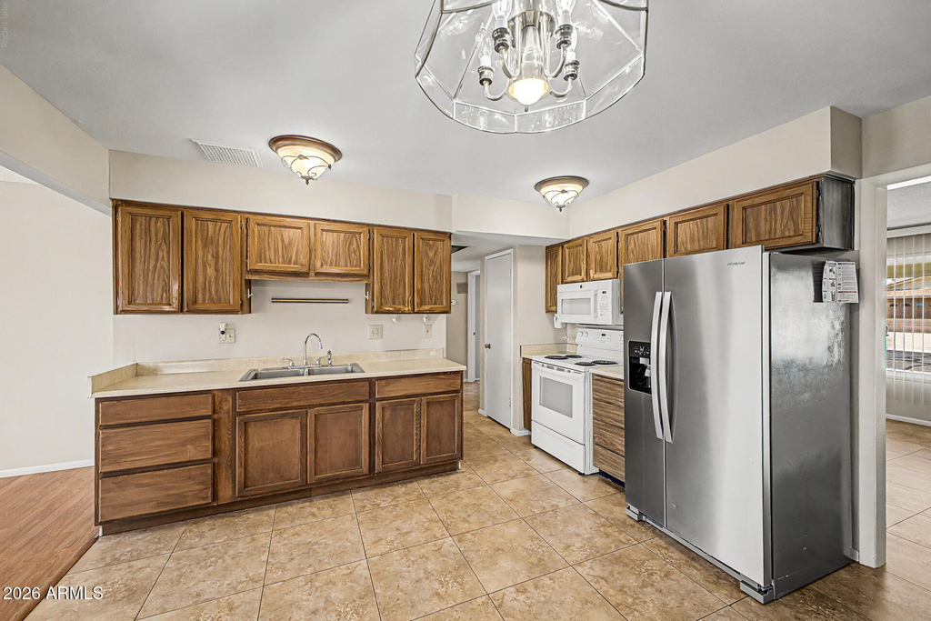 17602 N Foothills Drive - Photo 11