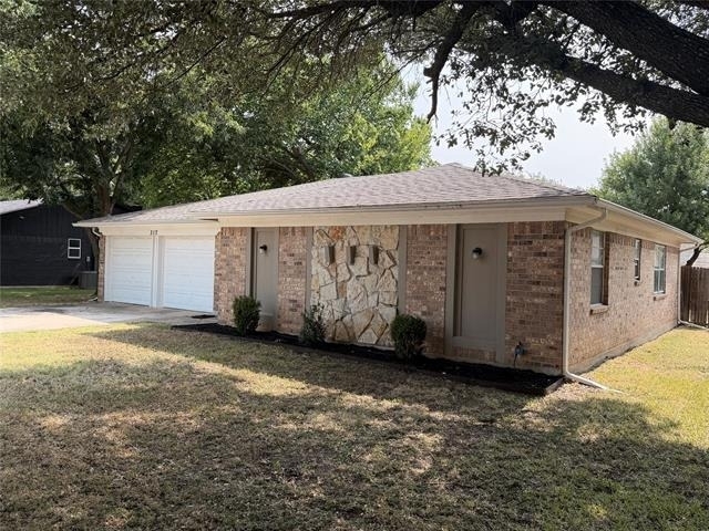 317 Apache Trail - Photo 1