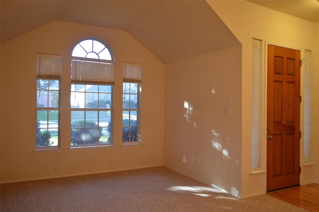 7512 Sonoma Valley Drive - Photo 3