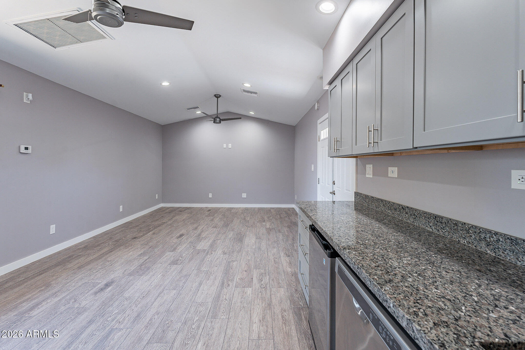 523 N Pasadena -- - Photo 19