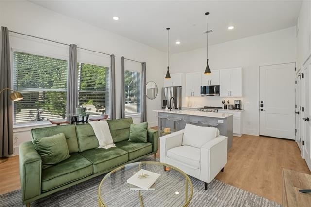 6418 Maple Avenue - Photo 4
