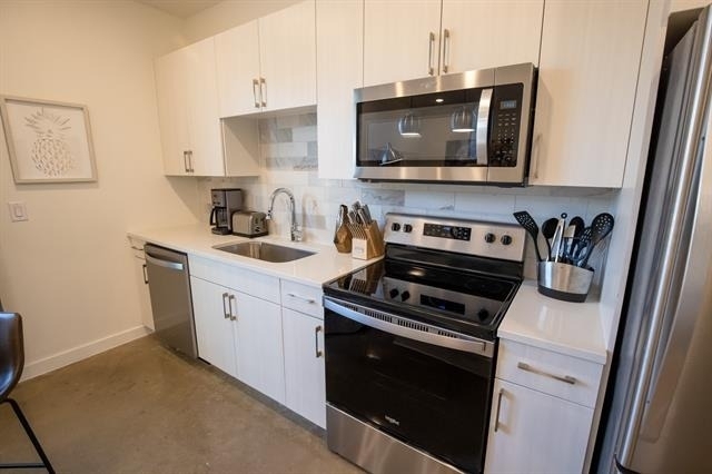 120 N Madison Avenue - Photo 2