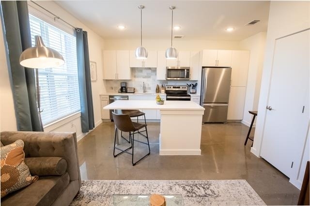 120 N Madison Avenue - Photo 1