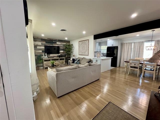 1113 Eric Avenue - Photo 2